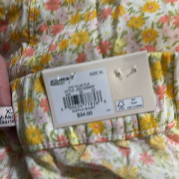 SO Junior's Yellow Floral Ruffle Shorts Flowy Feminine Ditzy Flowers NWT - Picture 6 of 7